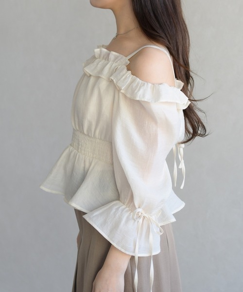 31 Sons de mode（トランテアン　ソン　ドゥ　モード）の「2026春夏新作 シャーリングフリルブラウス（シャツ/ブラウス・レディース・ベージュ/グレー/ライトグリーン・ﾌﾘ-）」の15枚目の写真