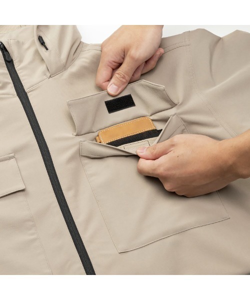 MIZUNO(ミズノ )の「MIZUNO LOOSE-FIT STRETCH JACKET(ミズノ ルーズフィットストレッチジャケット)(ナイロンジャケット・メンズ・オリーブ系/ブラウン/ブラック・X-LARGE/LARGE/MEDIUM)」の11枚目の写真