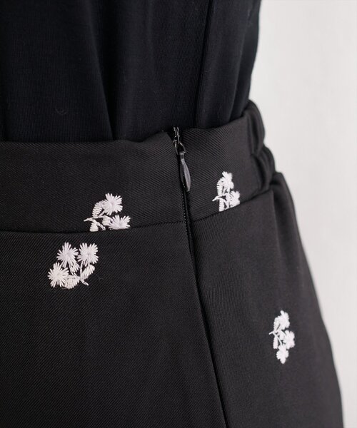 natural couture（ナチュラルクチュール）の「花柄ツイルナロースカート（スカート・レディース・ブラック/グリーン/グレー・FREE）」の19枚目の写真