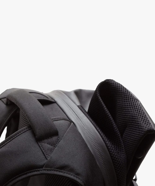 Lui's（ルイス）の「Isar Medium Obisian Black（バックパック/リュック・メンズ・ブラック・FREE）」の6枚目の写真