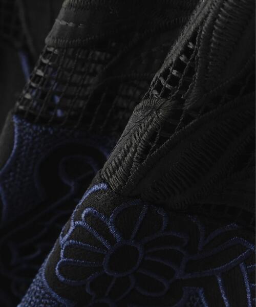 AULA AILA（アウラアイラ）の「AULA AILA/アウラアイラ/CUTWORK EMBROIDERED SHIRT（シャツ/ブラウス・レディース・グレー/ブラック・0）」の4枚目の写真