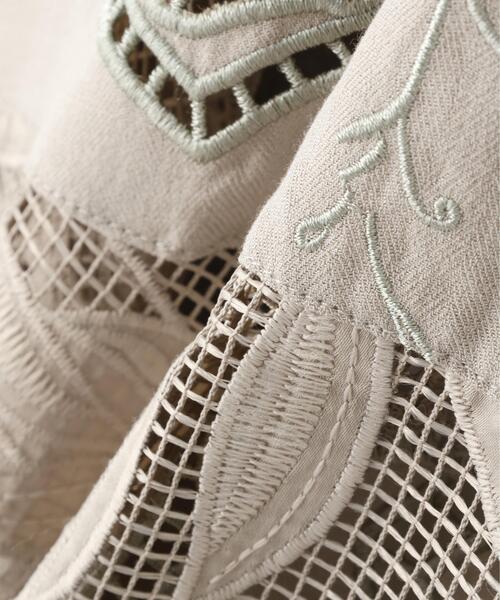 AULA AILA（アウラアイラ）の「AULA AILA/アウラアイラ/CUTWORK EMBROIDERED SHIRT（シャツ/ブラウス・レディース・グレー/ブラック・0）」の7枚目の写真