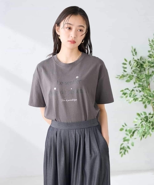 a.v.v（アーヴェヴェ）の「【UVカット/接触冷感】ロゴTシャツ（Tシャツ/カットソー・レディース・ホワイト/チャコールグレー/ネイビー・38/36/40）」の3枚目の写真