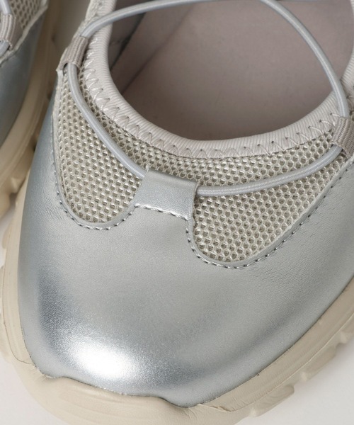 GLOBAL WORK(グローバルワーク)の「エアかるクッションコードスニーカー/670507(スニーカー・レディース・ブラック系その他3/シルバー/ダークブラウン/オフホワイト/ブラック・LARGE/X-LARGE/MEDIUM)」の17枚目の写真