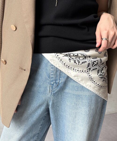 DouDou(ドゥドゥ)の「マグネット付ペイズリー柄スカーフ(ストール/ショール・レディース・アイボリー/ブラック・FREE)」の3枚目の写真