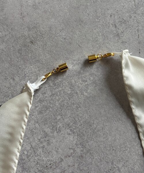 DouDou(ドゥドゥ)の「マグネット付ペイズリー柄スカーフ(ストール/ショール・レディース・アイボリー/ブラック・FREE)」の8枚目の写真