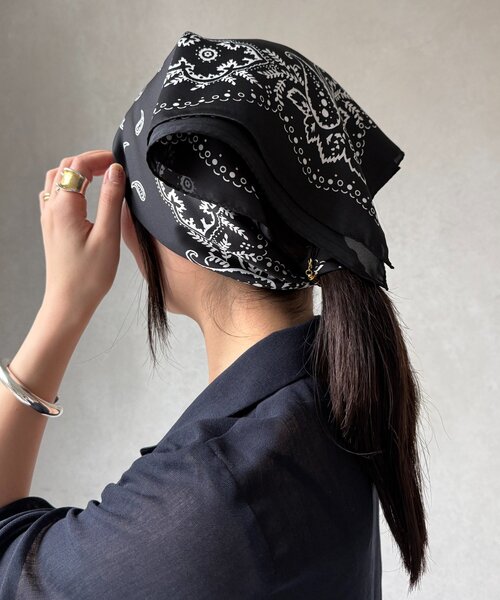 DouDou(ドゥドゥ)の「マグネット付ペイズリー柄スカーフ(ストール/ショール・レディース・アイボリー/ブラック・FREE)」の15枚目の写真