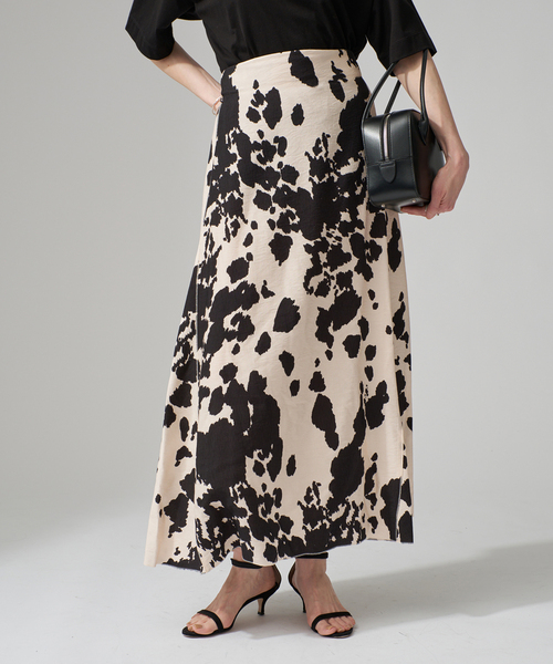 VERMEIL par iena(ヴェルメイユパーイエナ)の「プリントマキシフレア(スカート・レディース・ブラック・FREE)」の15枚目の写真