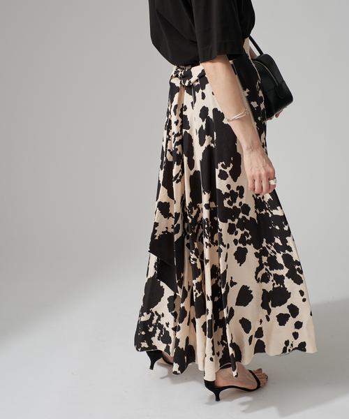 VERMEIL par iena(ヴェルメイユパーイエナ)の「プリントマキシフレア(スカート・レディース・ブラック・FREE)」の14枚目の写真