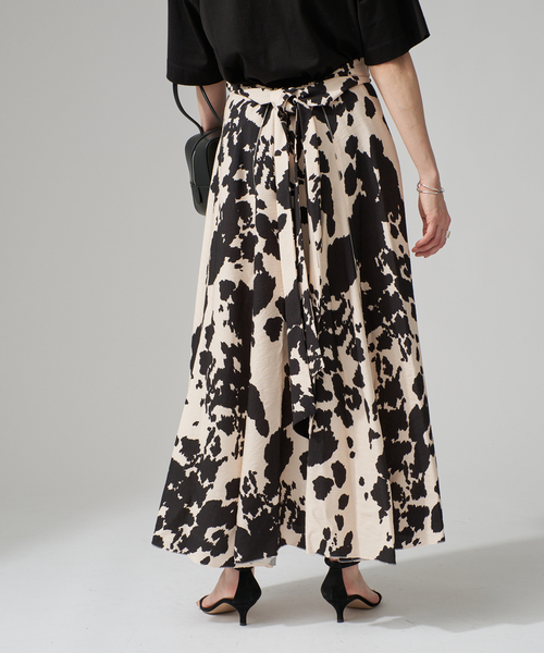 VERMEIL par iena(ヴェルメイユパーイエナ)の「プリントマキシフレア(スカート・レディース・ブラック・FREE)」の13枚目の写真