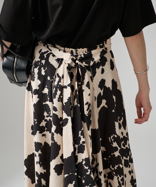 VERMEIL par iena(ヴェルメイユパーイエナ)の「プリントマキシフレア(スカート・レディース・ブラック・FREE)」の12枚目の写真