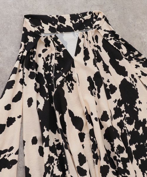VERMEIL par iena(ヴェルメイユパーイエナ)の「プリントマキシフレア(スカート・レディース・ブラック・FREE)」の6枚目の写真