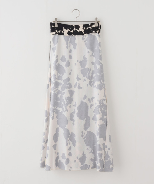 VERMEIL par iena(ヴェルメイユパーイエナ)の「プリントマキシフレア(スカート・レディース・ブラック・FREE)」の4枚目の写真