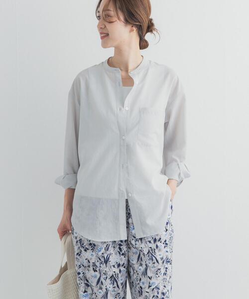 URBAN RESEARCH DOORS(アーバンリサーチドアーズ)の「『UR TECH』バンドカラーシャツ(シャツ/ブラウス・レディース・ライトグレー/ネイビー/ベージュ・FREE)」の2枚目の写真