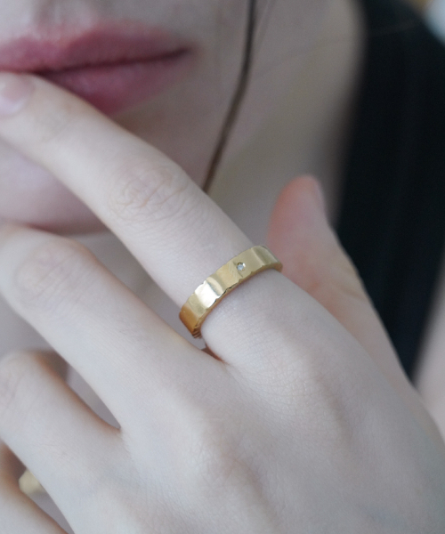 OVERGREY(オーバー グレイ)の「Infinity Ring - Gold(リング・レディース・その他・10号/11号/12号/13号/14号/15号/16号/17号/9号)」の1枚目の写真