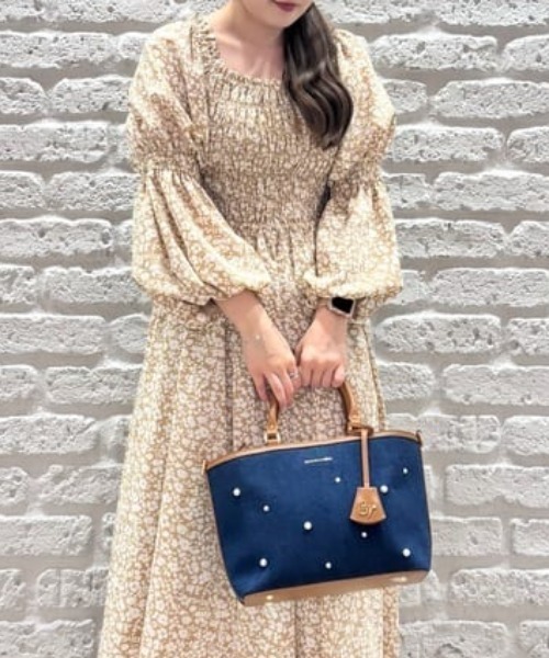 SAMANTHAVEGA(サマンサベガ)の「ロゴ金具デニムハンドバッグ(ハンドバッグ・レディース・ライトブルー/ダルブルー系・FREE)」の1枚目の写真