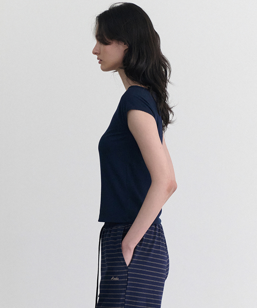 ANDNEEDS（アンドニーズ）の「Pebble lace scoop tee (navy)（Tシャツ/カットソー・レディース・その他・FREE）」の2枚目の写真