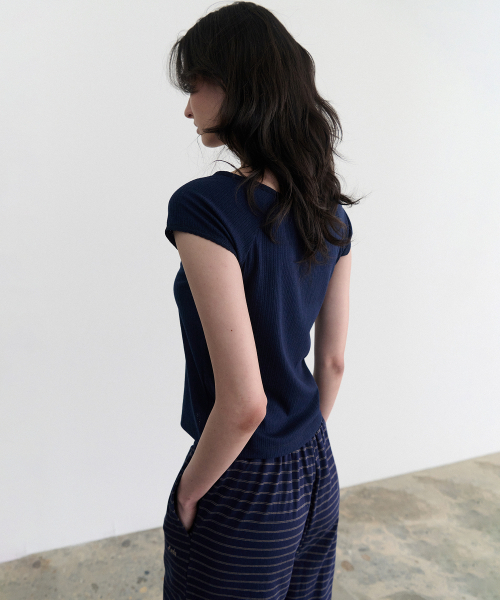 ANDNEEDS（アンドニーズ）の「Pebble lace scoop tee (navy)（Tシャツ/カットソー・レディース・その他・FREE）」の3枚目の写真