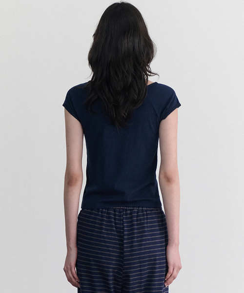 ANDNEEDS（アンドニーズ）の「Pebble lace scoop tee (navy)（Tシャツ/カットソー・レディース・その他・FREE）」の4枚目の写真