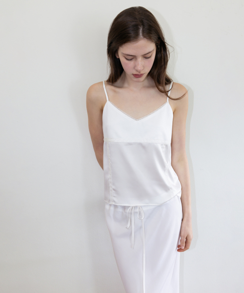 THE LILLE(ザ リル)の「Soft Satin Sleeveless_Ivory(Tシャツ/カットソー・レディース・その他・FREE)」の1枚目の写真