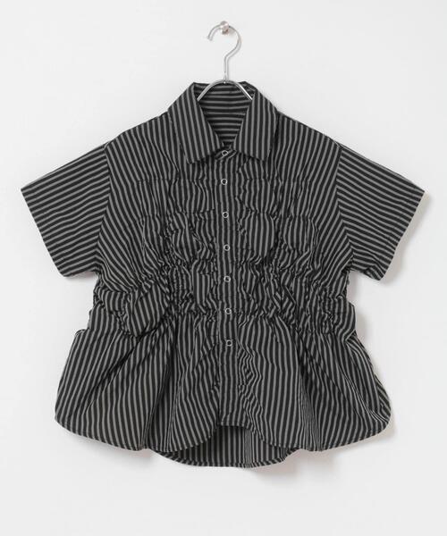 ITEMS URBANRESEARCH(アイテムズ アーバンリサーチ)の「シャーリングストライプシャツ(シャツ/ブラウス・レディース・ブラック/ブラウン/ベージュ・FREE)」の8枚目の写真