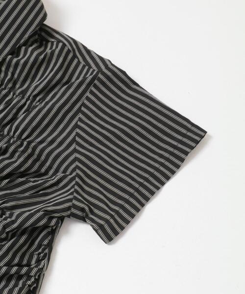 ITEMS URBANRESEARCH(アイテムズ アーバンリサーチ)の「シャーリングストライプシャツ(シャツ/ブラウス・レディース・ブラック/ブラウン/ベージュ・FREE)」の9枚目の写真
