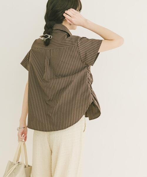 ITEMS URBANRESEARCH(アイテムズ アーバンリサーチ)の「シャーリングストライプシャツ(シャツ/ブラウス・レディース・ブラック/ブラウン/ベージュ・FREE)」の12枚目の写真