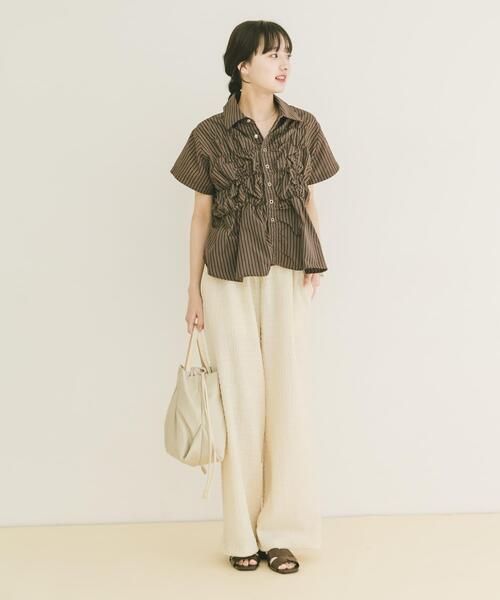 ITEMS URBANRESEARCH(アイテムズ アーバンリサーチ)の「シャーリングストライプシャツ(シャツ/ブラウス・レディース・ブラック/ブラウン/ベージュ・FREE)」の13枚目の写真