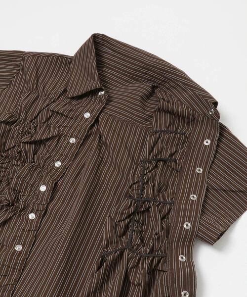 ITEMS URBANRESEARCH(アイテムズ アーバンリサーチ)の「シャーリングストライプシャツ(シャツ/ブラウス・レディース・ブラック/ブラウン/ベージュ・FREE)」の16枚目の写真