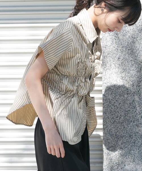 ITEMS URBANRESEARCH(アイテムズ アーバンリサーチ)の「シャーリングストライプシャツ(シャツ/ブラウス・レディース・ブラック/ブラウン/ベージュ・FREE)」の20枚目の写真