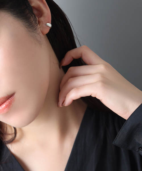 Lilas(リラ)の「《WEB限定》バイカラー2WAYフープピアス K10(両耳)(ピアス(両耳用)・レディース・ゴールド・FREE)」の17枚目の写真