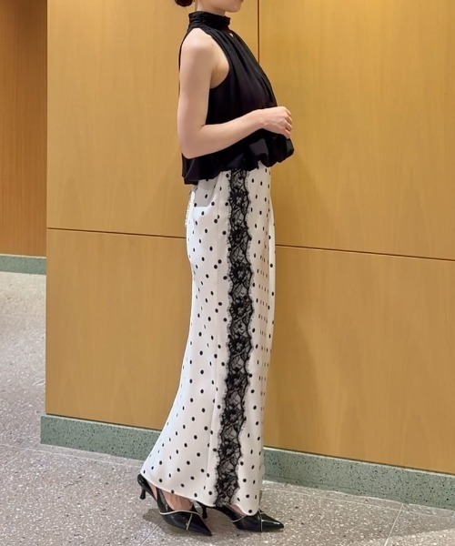 SNIDEL(スナイデル)の「レーストリムサテンナロースカート(スカート・レディース・グレー/カーキ/ドット・1/0)」の18枚目の写真