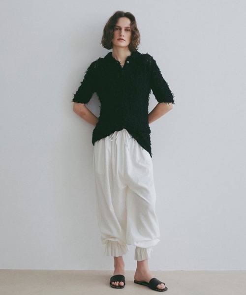 ETRE TOKYO(エトレトウキョウ)の「ハンドステッチタンドレザーフラットサンダル(サンダル・レディース・ベージュ/オフホワイト/ブラック・38/37/36)」の5枚目の写真