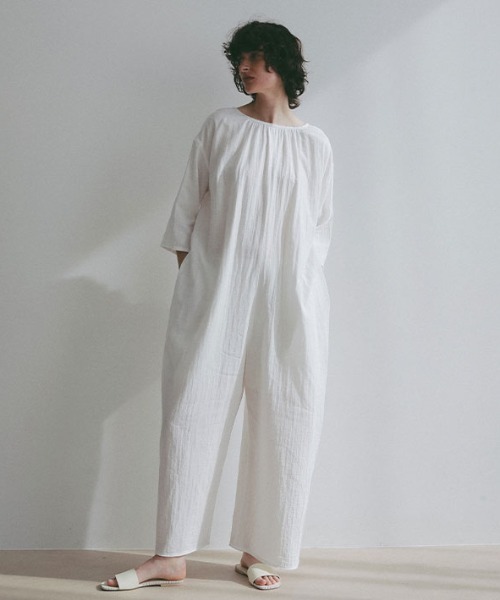 ETRE TOKYO(エトレトウキョウ)の「ハンドステッチタンドレザーフラットサンダル(サンダル・レディース・ベージュ/オフホワイト/ブラック・38/37/36)」の9枚目の写真