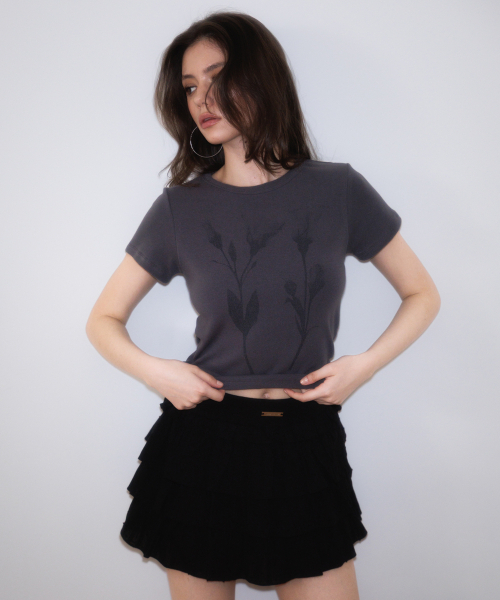 ROSEFRANTZ（ロゼフランツ）の「Floral Sketch Graphic T-shirt [Charcoal]（Tシャツ/カットソー・レディース・チャコールグレー・SMALL/MEDIUM）」の7枚目の写真