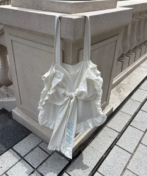 idem(イデム)の「big ribbon frill tote bag / リボンバッグ(トートバッグ・レディース・ホワイト・FREE)」の2枚目の写真