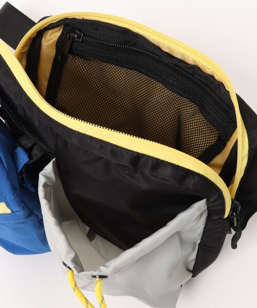 KiU(キウ)の「【KiU】デタッチャブルミニボディバッグ(ボディバッグ/ウエストポーチ・レディース・アイボリー/カーキ/ブラック・FREE)」の4枚目の写真