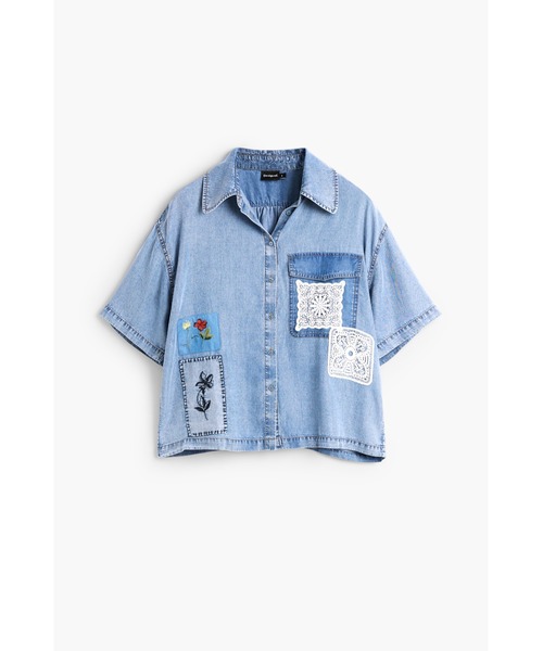 Desigual(デシグアル)の「刺繍&レースパッチデニムオーバーシャツ【2026-2027年秋冬新作】(シャツ/ブラウス・レディース・ブルー・S/M/L/XL/XS)」の1枚目の写真