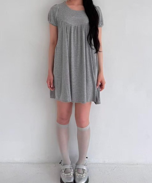 hugi(ハギ)の「LUNA DROP PUFF DRESS / ルナドロップパフドレス(ドレス・レディース・グレー/ブラック/ホワイト・FREE)」の3枚目の写真