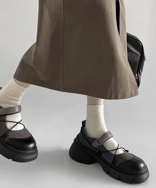 lulufa(ルルファ)の「コードデザイン 厚底 ボリュームソール メリージェーンシューズ スニーカー(パンプス・レディース・ブラック/グレー・LARGE/MEDIUM)」の7枚目の写真