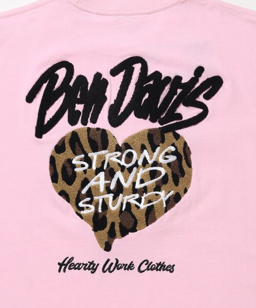 BEN DAVIS(ベンデイビス)の「【BEN DAVIS(ベンデイビス)】 HEART CHENILLE 2 TEE / Tシャツ 半袖 クルーネック 刺繍 ワンポイント ユニセックス オーバーサイズ(Tシャツ/カットソー・メンズ・ピンク/ホワイト/ブラック・MEDIUM/LARGE/X-LARGE)」の4枚目の写真