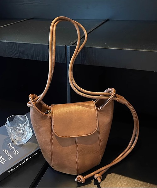 LA VORAGINE（ラ ヴォラジネ）の「オイルレザー バケットバッグ レディース 3 色 ショルダー / アンダー兼用（ショルダーバッグ・レディース・BROWN/C/Black・FREE）」の17枚目の写真