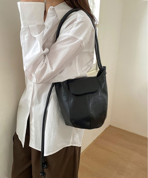 LA VORAGINE（ラ ヴォラジネ）の「オイルレザー バケットバッグ レディース 3 色 ショルダー / アンダー兼用（ショルダーバッグ・レディース・BROWN/C/Black・FREE）」の20枚目の写真