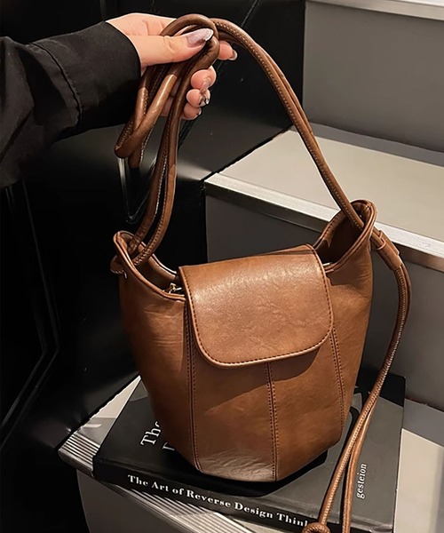 LA VORAGINE（ラ ヴォラジネ）の「オイルレザー バケットバッグ レディース 3 色 ショルダー / アンダー兼用（ショルダーバッグ・レディース・BROWN/C/Black・FREE）」の18枚目の写真
