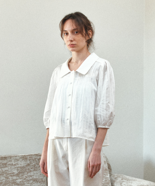 MOHAN（モハン）の「TIS PINTUCK VOLUME BLOUSE_WHITE（シャツ/ブラウス・レディース・ホワイト・SMALL/MEDIUM）」の2枚目の写真