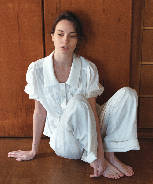MOHAN（モハン）の「TIS PINTUCK VOLUME BLOUSE_WHITE（シャツ/ブラウス・レディース・ホワイト・SMALL/MEDIUM）」の4枚目の写真