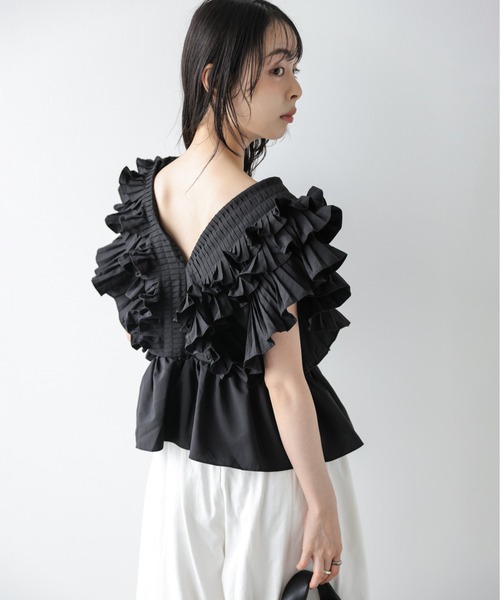 AMELY（エミリー）の「ラッフルフリル Ｖネックブラウス（シャツ/ブラウス・レディース・ホワイト/ブラック・フリー）」の8枚目の写真