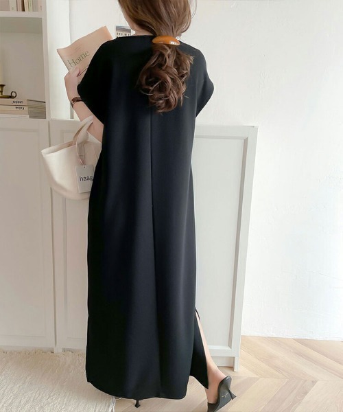 Flugge(フラッジー)の「Vネックロングワンピース(ワンピース・レディース・ブラウン/ブラック・MEDIUM/LARGE)」の4枚目の写真