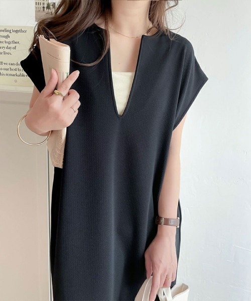 Flugge(フラッジー)の「Vネックロングワンピース(ワンピース・レディース・ブラウン/ブラック・MEDIUM/LARGE)」の7枚目の写真