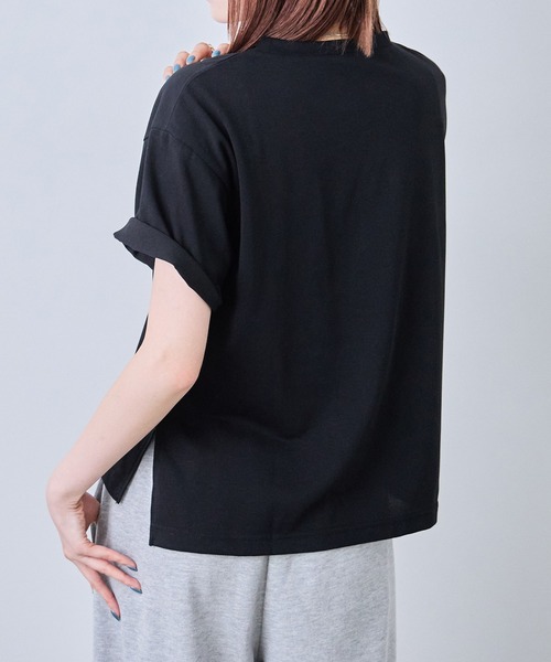 each(イーチ)の「【UVカット・接触冷感・汗染み防止】サイドスリットロゴTシャツ(Tシャツ/カットソー・レディース・ホワイト/ブラック・FREE)」の10枚目の写真